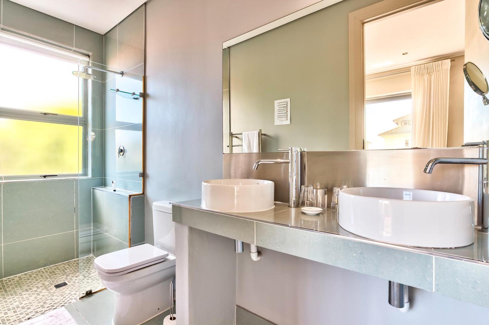 The One 8 In Point - Solar Power 4* Cape Town