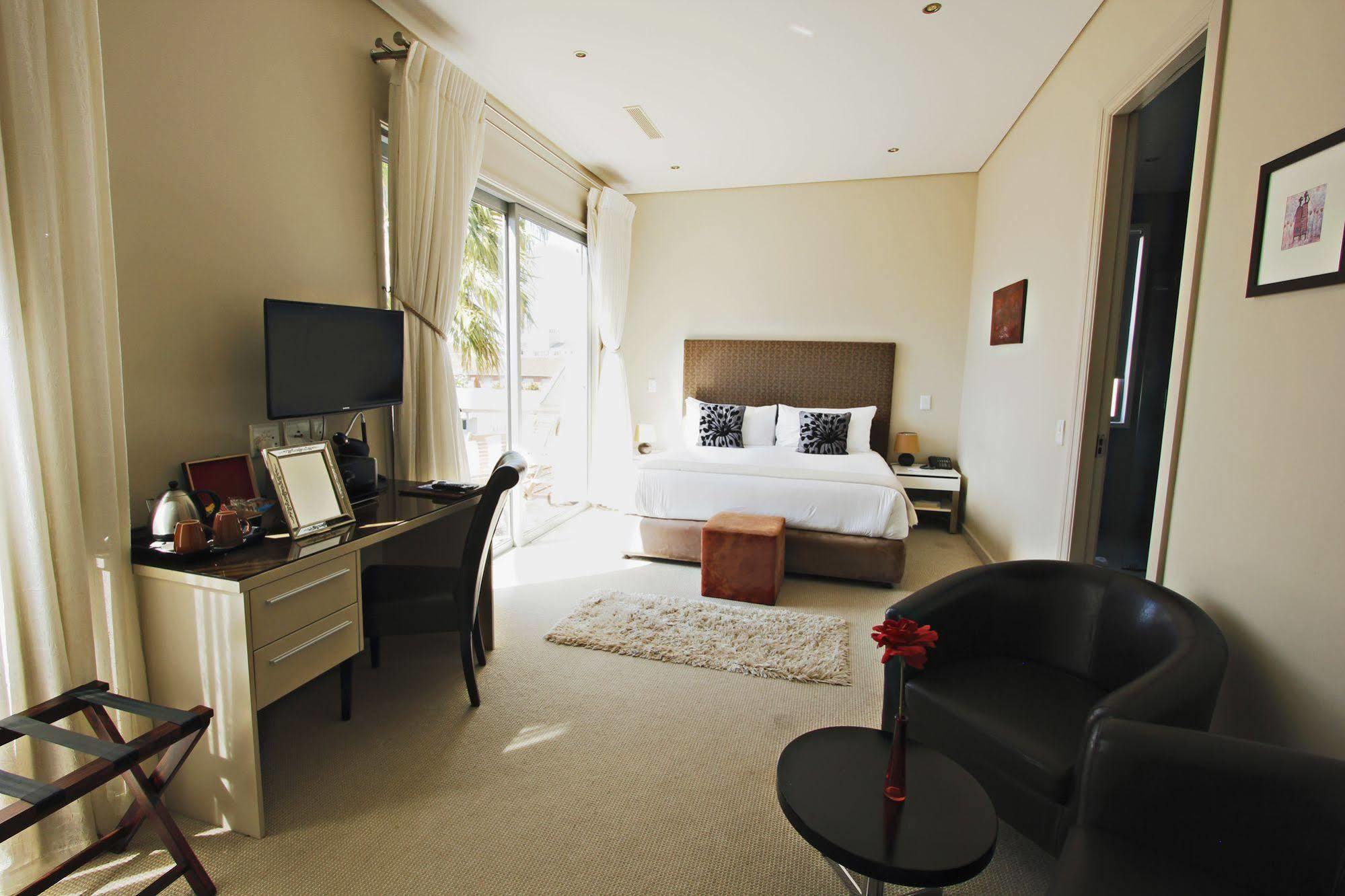 The One 8 In Point - Solar Power 4* Cape Town