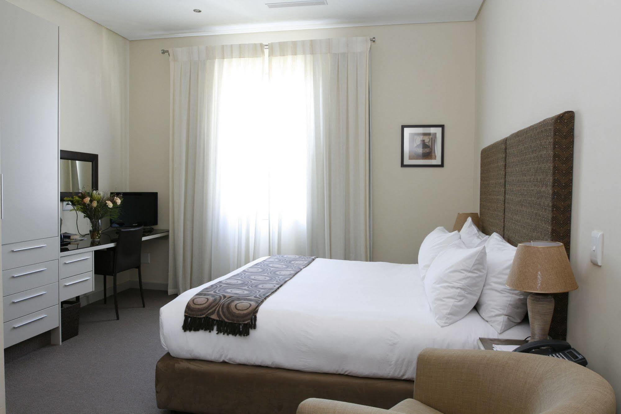 The One 8 In Point - Solar Power Hotel
